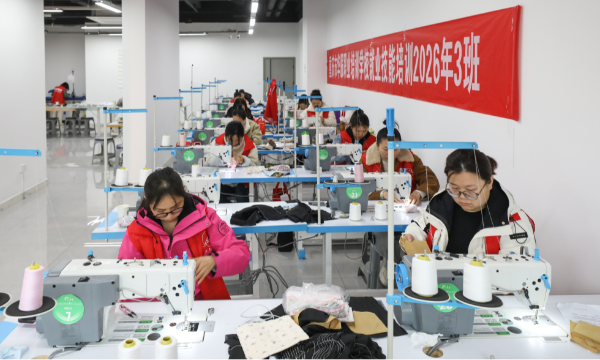 一条200米的街区如何成为“梦想加油站”——两江新区把高质量就业“种”在社区里