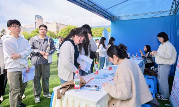 “政策+数智+生态”强化支撑 让青年人在渝就业有底气创业添信心