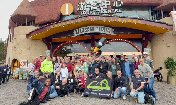 涪陵小镇上演“过山车达人”巅峰挑战 美国百万粉丝博主惊叹8D魔幻奇境