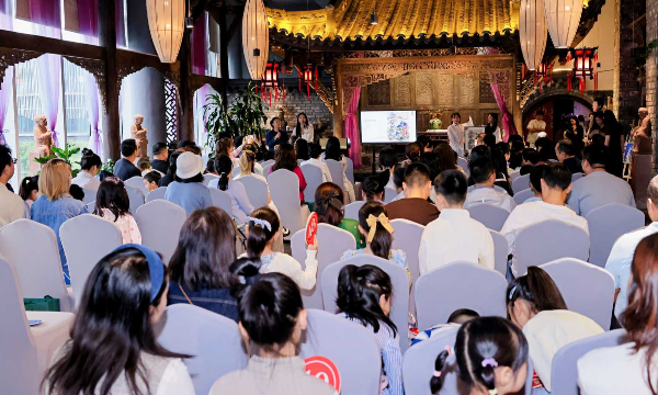 尚书画院第二届慈善公益拍卖会成功举行