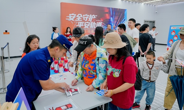 赛博站台邂逅消防科普 重庆轨道消防创新开展安全生产月主题宣传活动